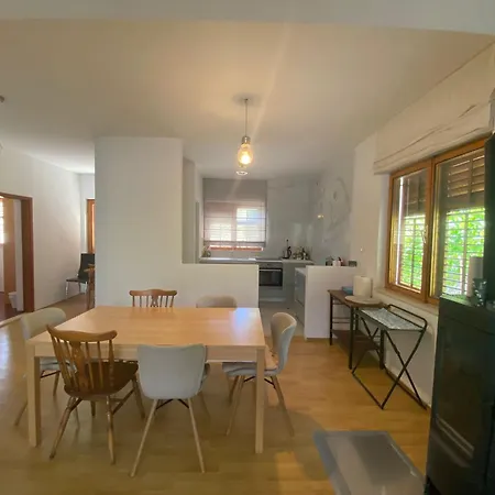 Six Bedroom Matea Casa vacanze