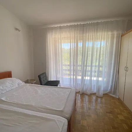 Six Bedroom Matea Casa vacanze *