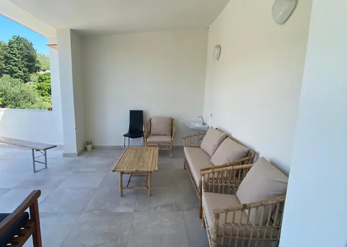 Six Bedroom Matea *
