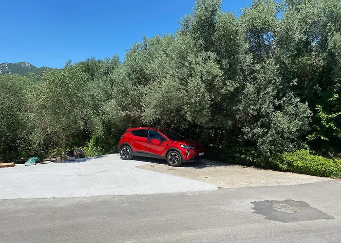 Six Bedroom Matea *