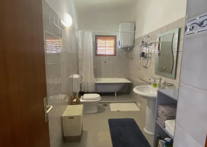 Six Bedroom Matea Casa vacanze