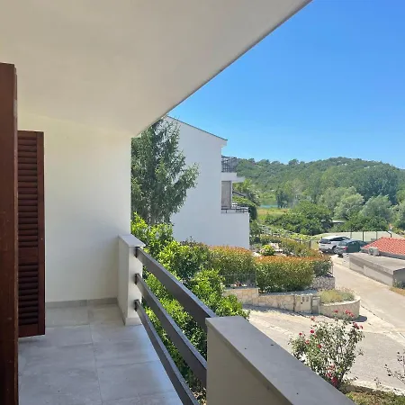 Six Bedroom Matea بيت للعطل