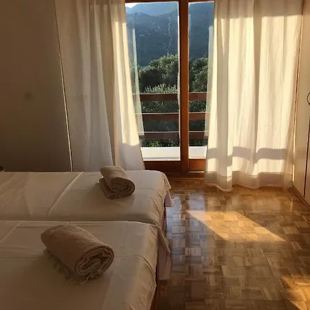 Six Bedroom Matea بلوتشي