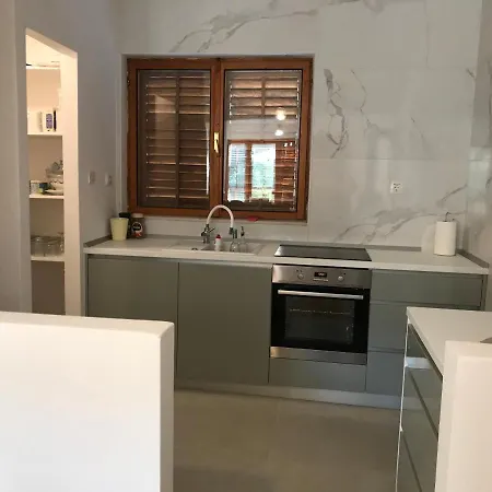 Six Bedroom Matea 普洛切