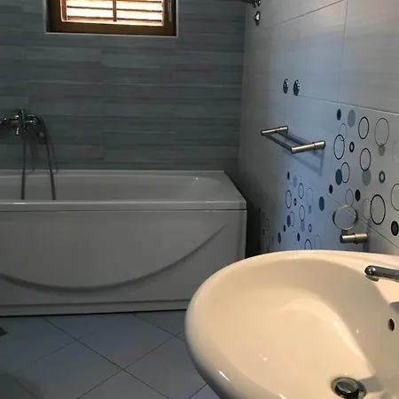 Six Bedroom Holiday Home Matea