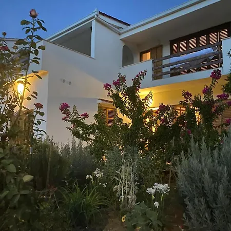 Six Bedroom Holiday Home Matea * Ploce (Dubrovnik-Neretva)