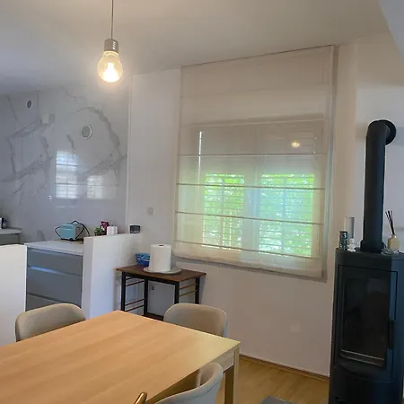 Six Bedroom Holiday Home Matea *