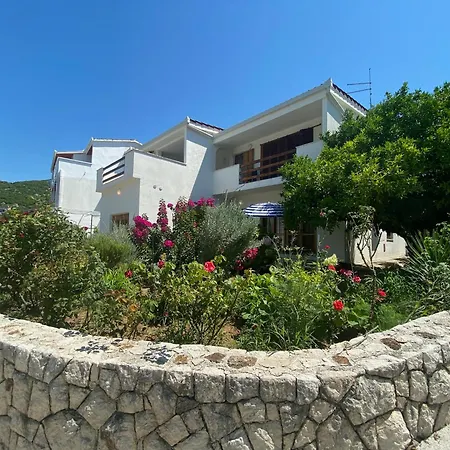 Holiday home Six Bedroom Holiday Home Matea