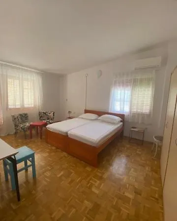 Six Bedroom Holiday Home Matea Holiday home Ploce (Dubrovnik-Neretva)