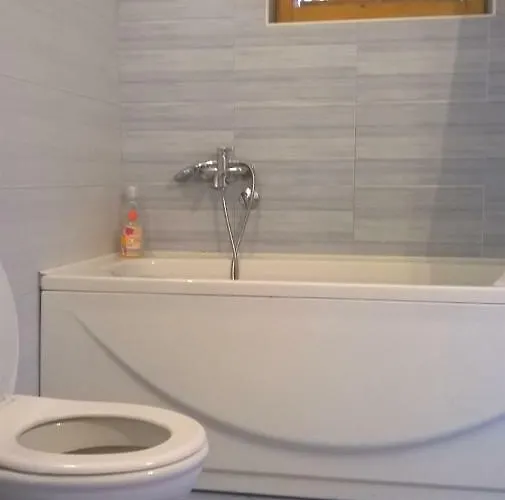 Six Bedroom Matea 度假居